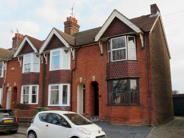 2 Bedroom Terraced House To Rent In New Street, Horsham, RH13