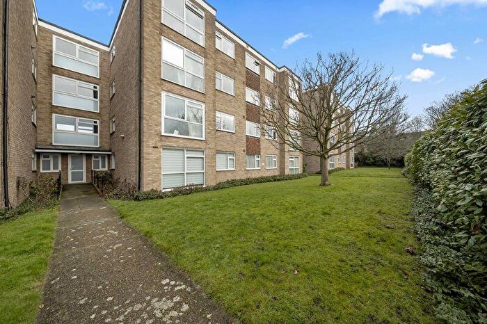 2 Bedroom Apartment For Sale In Sherwood Park Road, Sutton, SM1