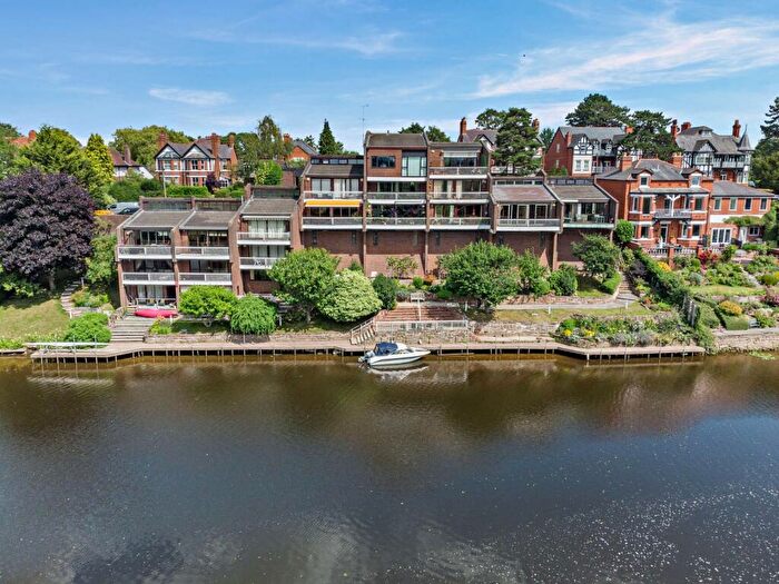 2 Bedroom Apartment For Sale In Dee Banks, Great Boughton, Chester, Cheshire, CH3