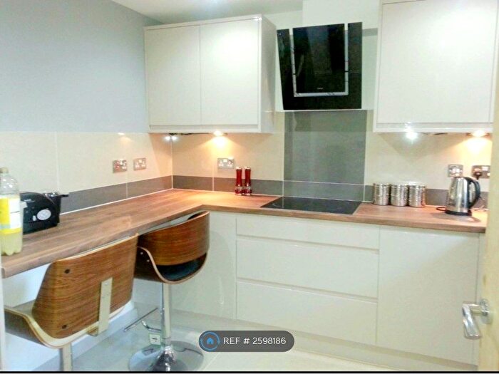 3 Bedroom Flat To Rent In Katherine Docks, London, E1W