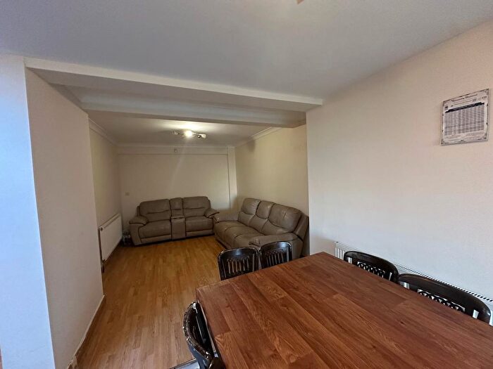 4 Bedroom Terraced House To Rent In Overton Road, Leytonstone, E10