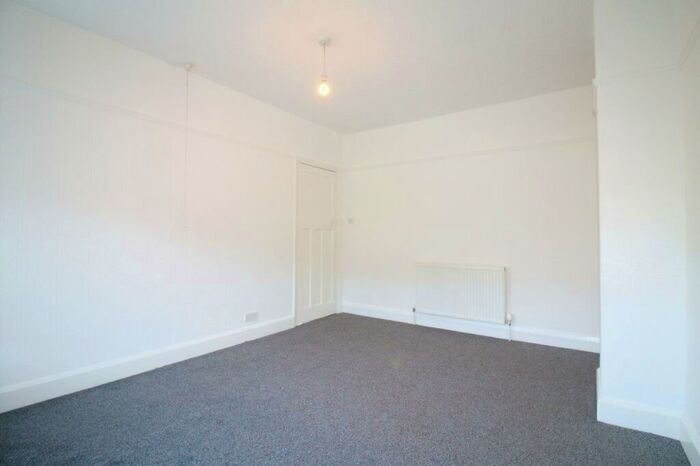 3 Bedroom Semi-Detached House To Rent In Featherbank Mount, Horsforth, Leeds, LS18