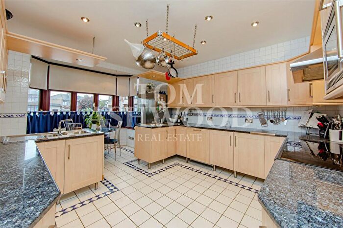 5 Bedroom End Of Terrace House For Sale In Westrow Drive, Leftley Estate, Barking, IG11