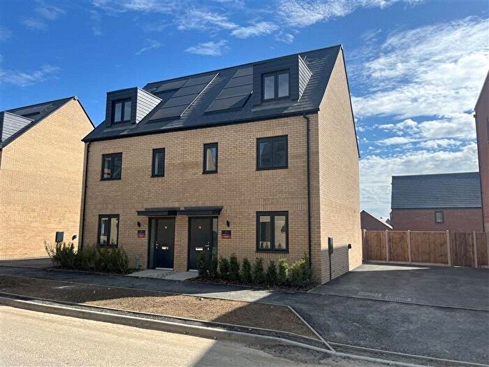 3 Bedroom Semi-Detached House To Rent In Joseph Ward Close, Chelmsford, Essex, CM1