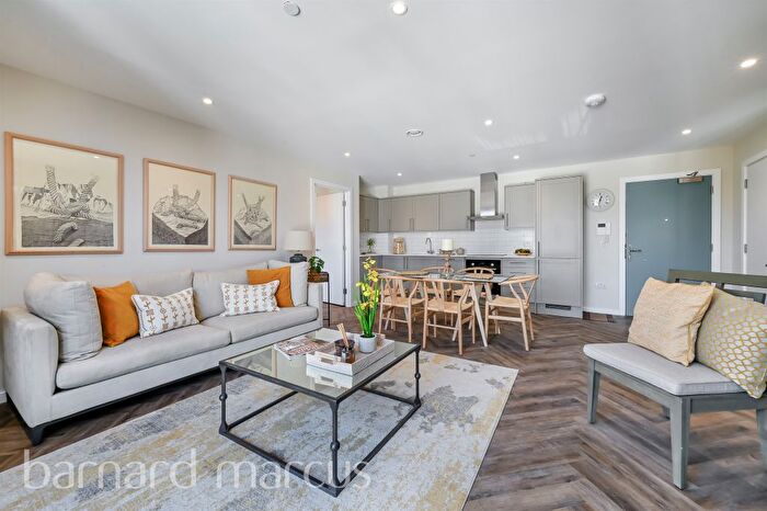 3 Bedroom Flat For Sale In Fallsbrook Road, London, SW16