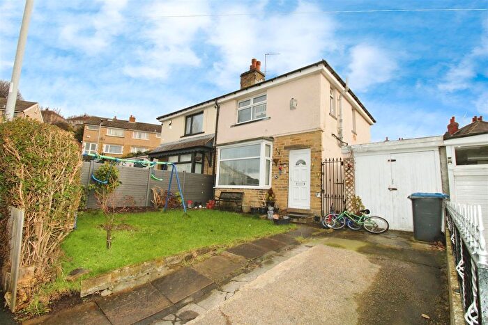 2 Bedroom Semi-Detached House To Rent In Kingsley Avenue, Bradford, BD2