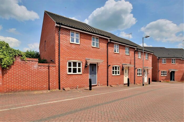 3 Bedroom Semi-Detached House To Rent In Ranulf Road, Flitch Green, Dunmow, CM6