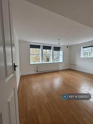 2 Bedroom Flat To Rent In Sylvan Road, London, SE19