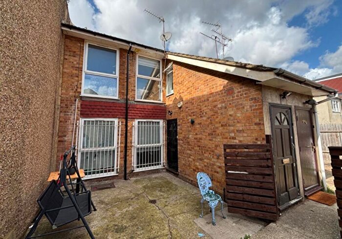 1 Bedroom Flat For Sale In A Avenue Road, Haringey, London, N15