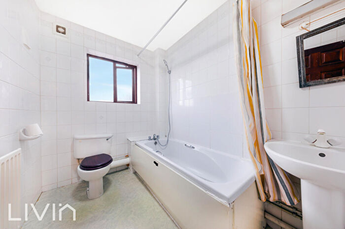 1 Bedroom Flat For Sale In Chartwell Close, Croydon, CR0