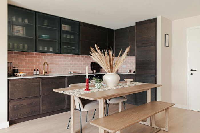 2 Bedroom Apartment For Sale In Starboard Way, London, E16