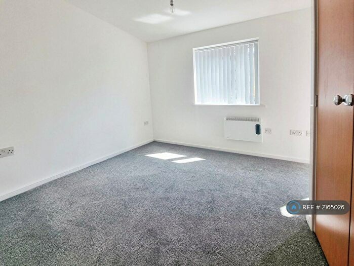 2 Bedroom Flat To Rent In Bolton Road, Blackburn, BB2