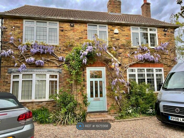 5 Bedroom Detached House To Rent In Roberts Lane, Chalfont St Peter, SL9