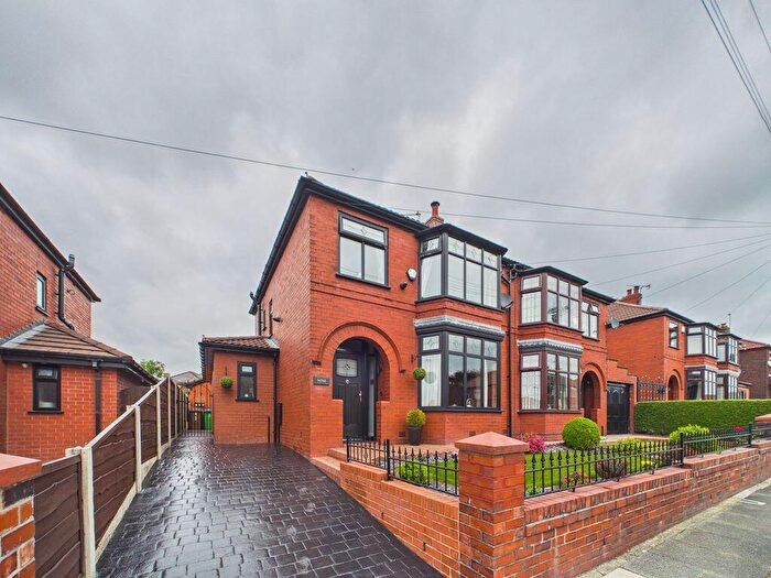 3 Bedroom Semi-Detached House For Sale In Glamis Avenue, Hopwood, Heywood, OL10