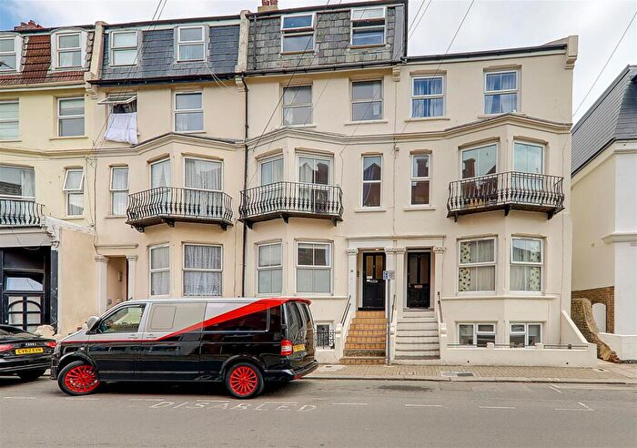 1 Bedroom Flat For Sale In Crescent Road, Worthing, BN11
