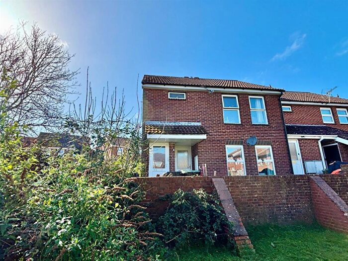 1 Bedroom Flat For Sale In Lockyers Way, Lytchett Matravers, BH16