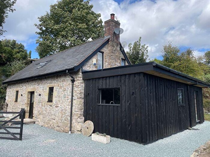 3 Bedroom Detached House For Sale In Fron Isaf, Chirk, LL14