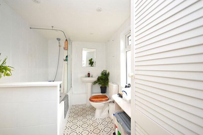 2 Bedroom Flat For Sale In St. Johns Church Road, Folkestone, CT19