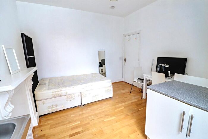Apartment To Rent In College Place, Camden, London, NW1