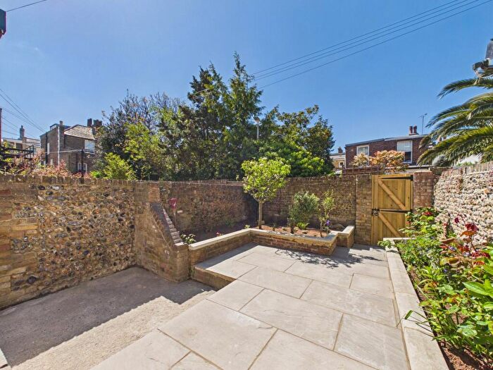 1 Bedroom Flat For Sale In Royal Road, Ramsgate, CT11