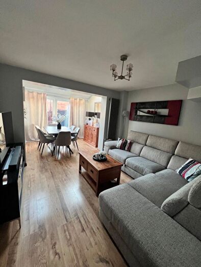 3 Bedroom Town House To Rent In Holdenby Close, Retford, DN22