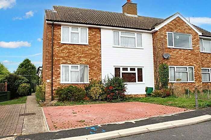 1 Bedroom Flat To Rent In Giffard Way, Long Crendon, HP18
