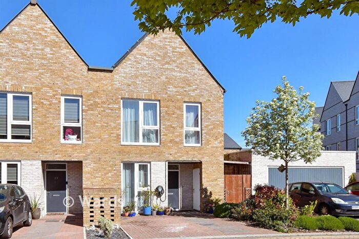 3 Bedroom End Of Terrace House For Sale In Belvedere Road, Rochester, Kent, ME1