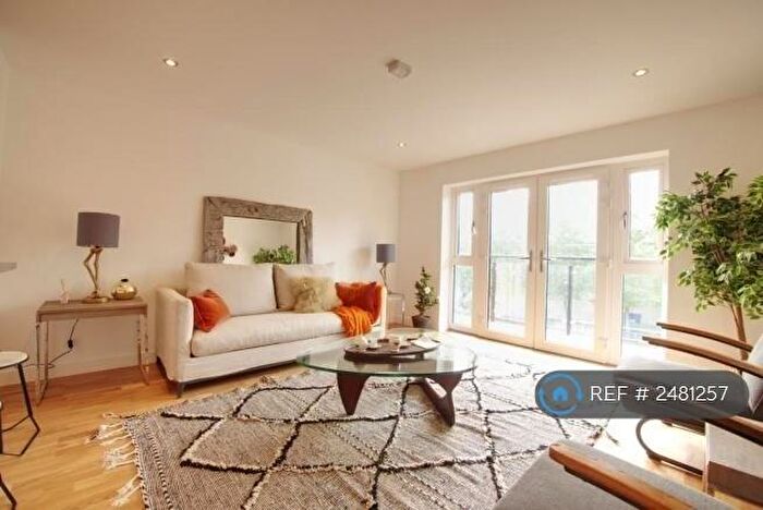 2 Bedroom Flat To Rent In Ainger Close, Aylesbury, HP19