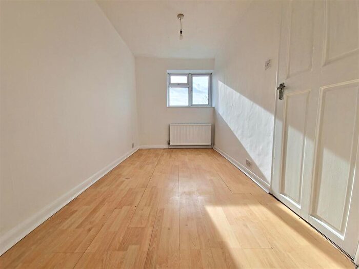 2 Bedroom Apartment To Rent In Woodford Court, Birchington, CT7