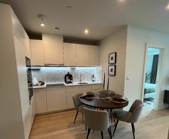 2 Bedroom Flat To Rent In Coombe Lane, London, SW20