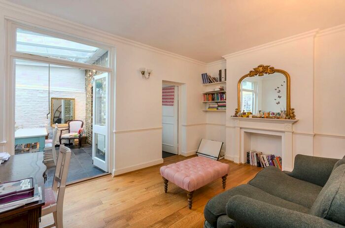 1 Bedroom Flat To Rent In Lots Road, Chelsea, London, SW10