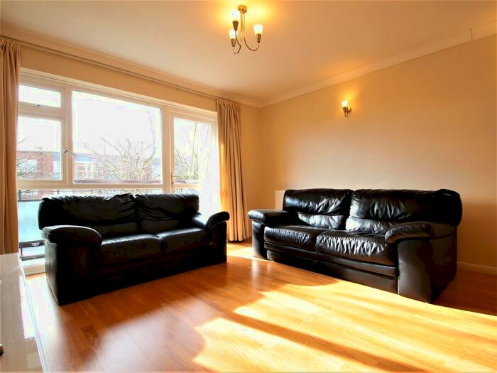1 Bedroom Flat To Rent In Etchingham Park Road, London N3