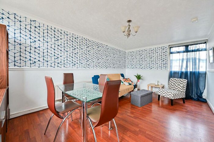 3 Bedroom Maisonette To Rent In Beckway Street, Elephant And Castle, London, SE17