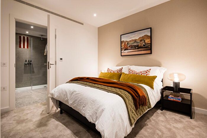 Flat To Rent In Bloom West, Nine Elms Ln, Nine Elms, London, SW11