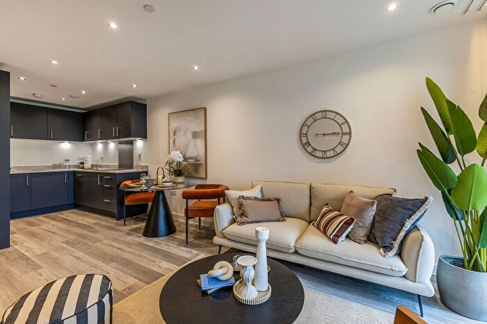 1 Bedroom Flat For Sale In Silverling House, Link Drive, Hatfield, AL10