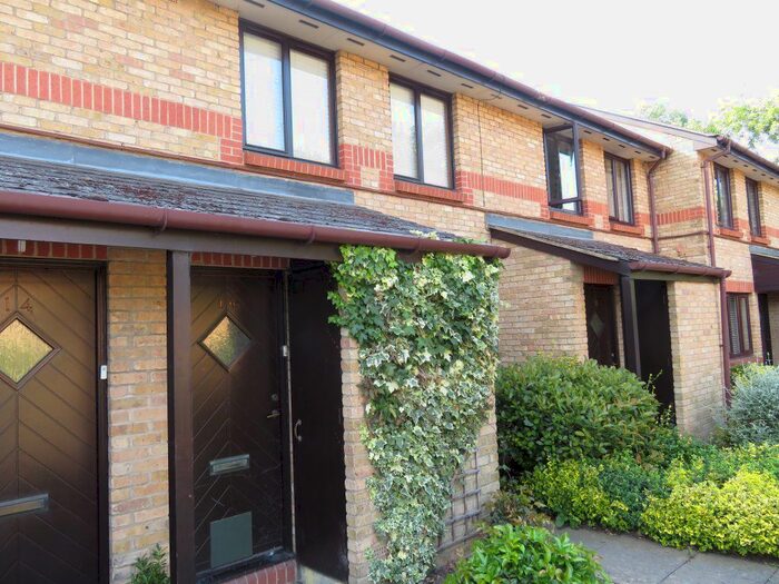 1 Bedroom Flat To Rent In Maple Gate, Loughton, IG10
