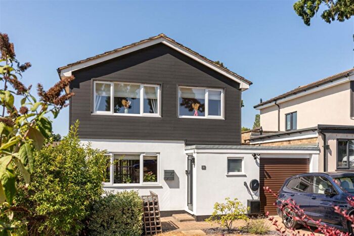 3 Bedroom Link Detached House For Sale In Park Road, Redhill, RH1
