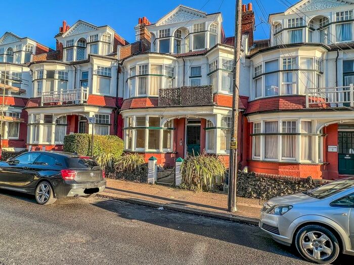 1 Bedroom Ground Flat To Rent In Palmeira Avenue, Westcliff-on-Sea, SS0
