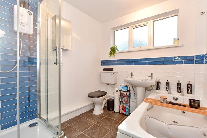 2 Bedroom Flat For Sale In London Road, Horndean, Waterlooville, Hampshire, PO8