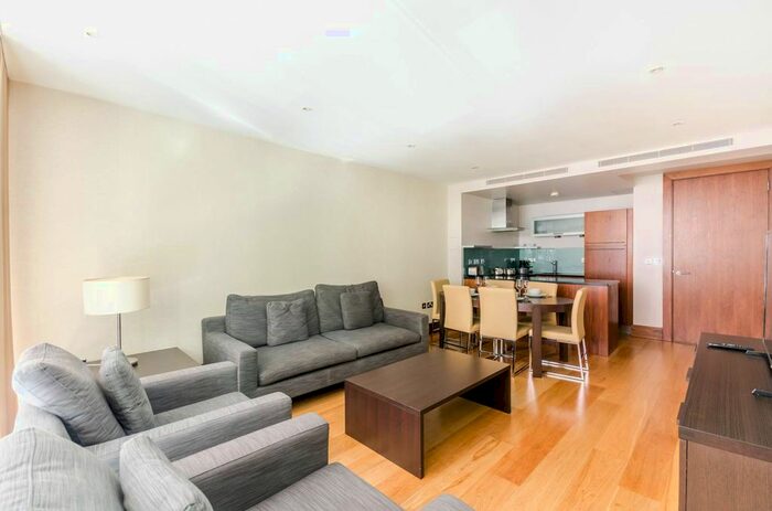 3 Bedroom Flat To Rent In Baker Street, Marylebone, London, NW1