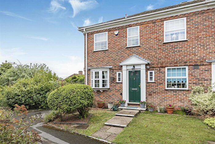 3 Bedroom End Of Terrace House For Sale In Bath Road, Reading, RG1
