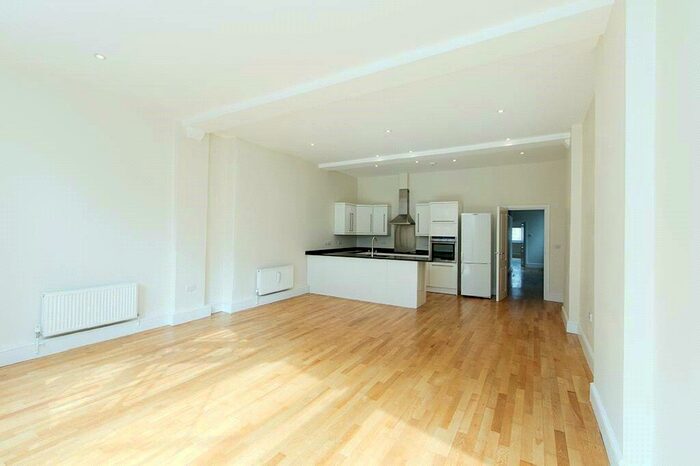 2 Bedroom Apartment To Rent In Charterhouse Square, London, EC1M