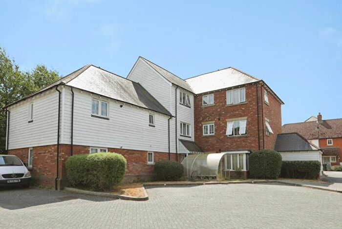 2 Bedroom Flat For Sale In Sandow Place, Kings Hill, West Malling, Kent, ME19