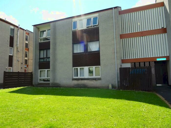 2 Bedroom Flat To Rent In Tulloch Square, Perth, PH1