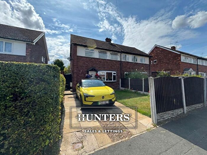3 Bedroom Semi-Detached House To Rent In Lyon Road, Pontefract, WF8