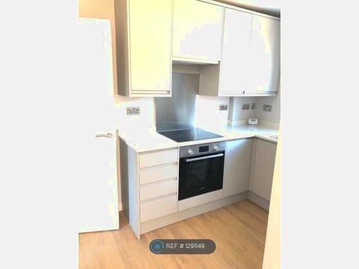 2 Bedroom Flat To Rent In Brookside, Huntingdon PE29
