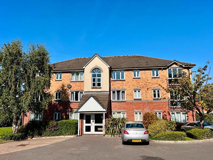2 Bedroom Flat To Rent In Parry Drive, Weybridge, KT13