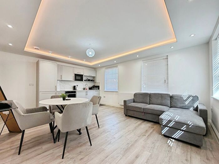 2 Bedroom Flat To Rent In Uxbridge Road, London, W7