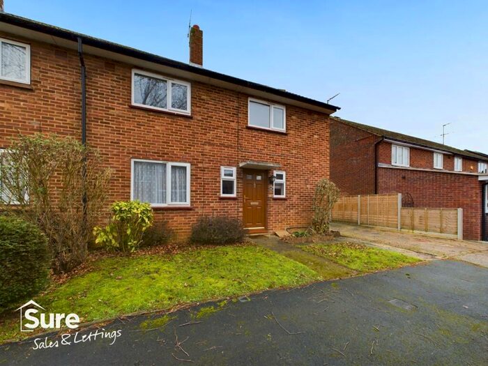 3 Bedroom End Of Terrace House To Rent In Austins Mead, Bovingdon, Hemel Hempstead, Hertfordshire, HP3