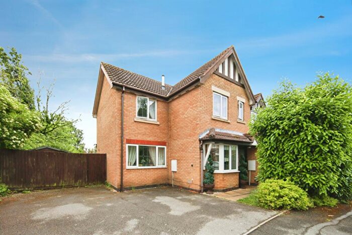 3 Bedroom Semi-Detached House For Sale In Ashley Way, Balsall Common, CV7
